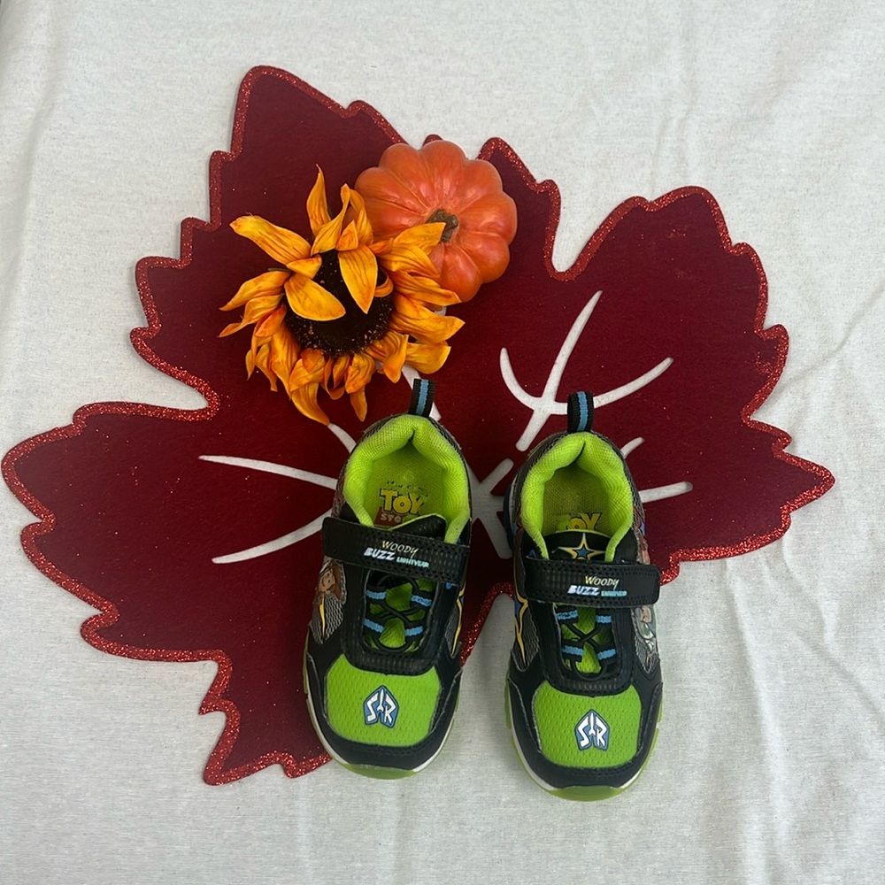 Size 8 boys Toy Story shoes, light up